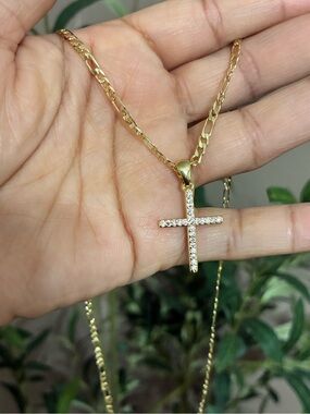 18k Gold Filled VATICAN ZIRCONIA CROSS PENDANT And 22 Inch Figaro Necklace New